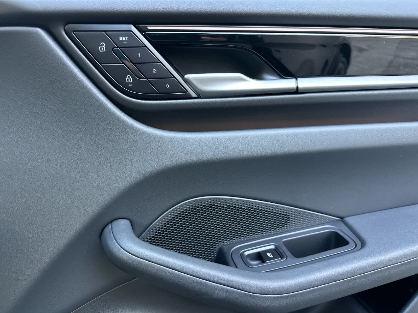 Thumbnail: 2025 Porsche Macan - 19