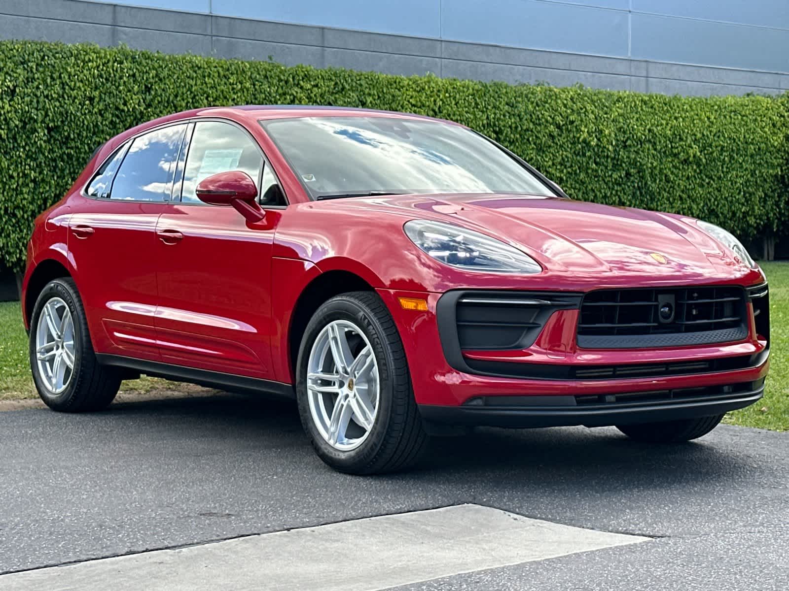 Thumbnail: 2026 Porsche Macan - 10