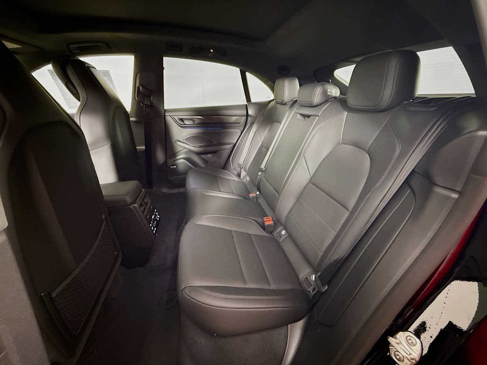 Thumbnail: 2025 Porsche Macan - 24