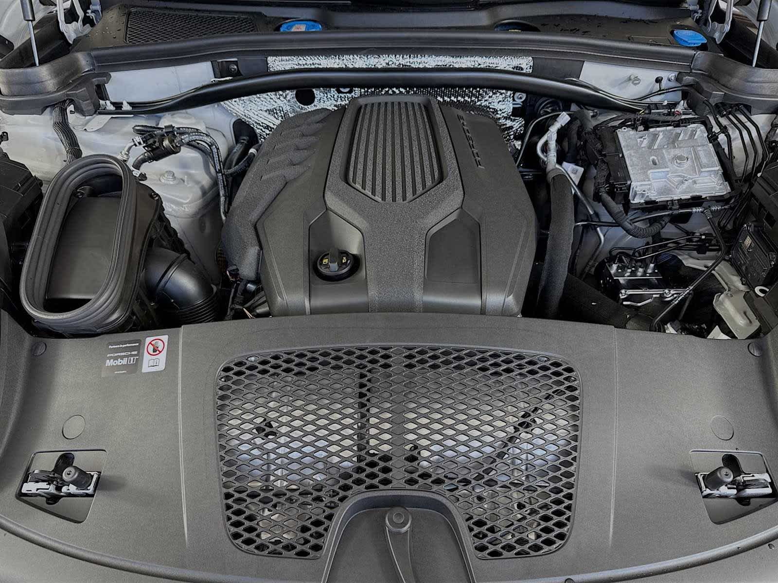 Thumbnail: 2026 Porsche Macan - 23