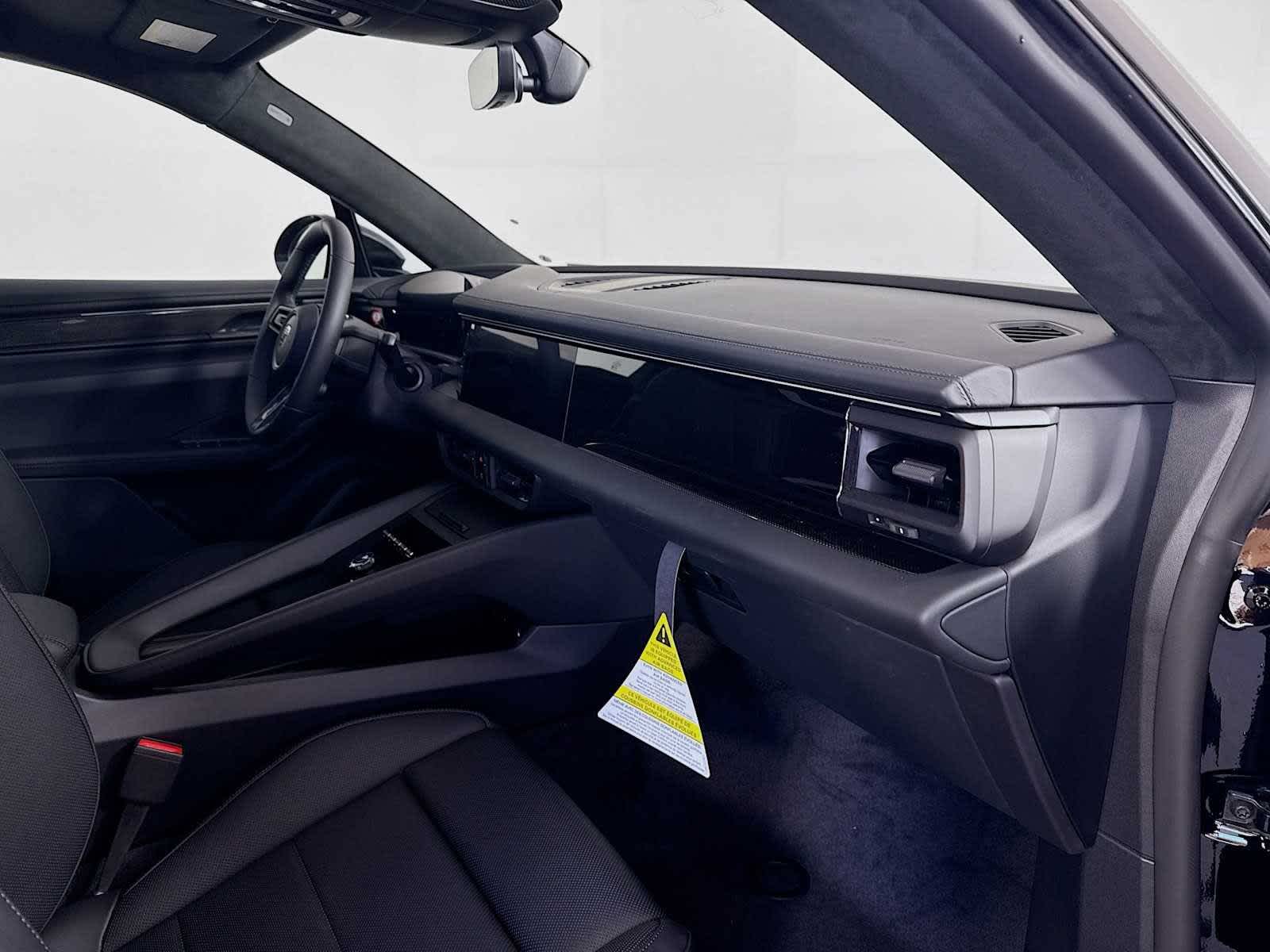 Thumbnail: 2025 Porsche Macan - 16