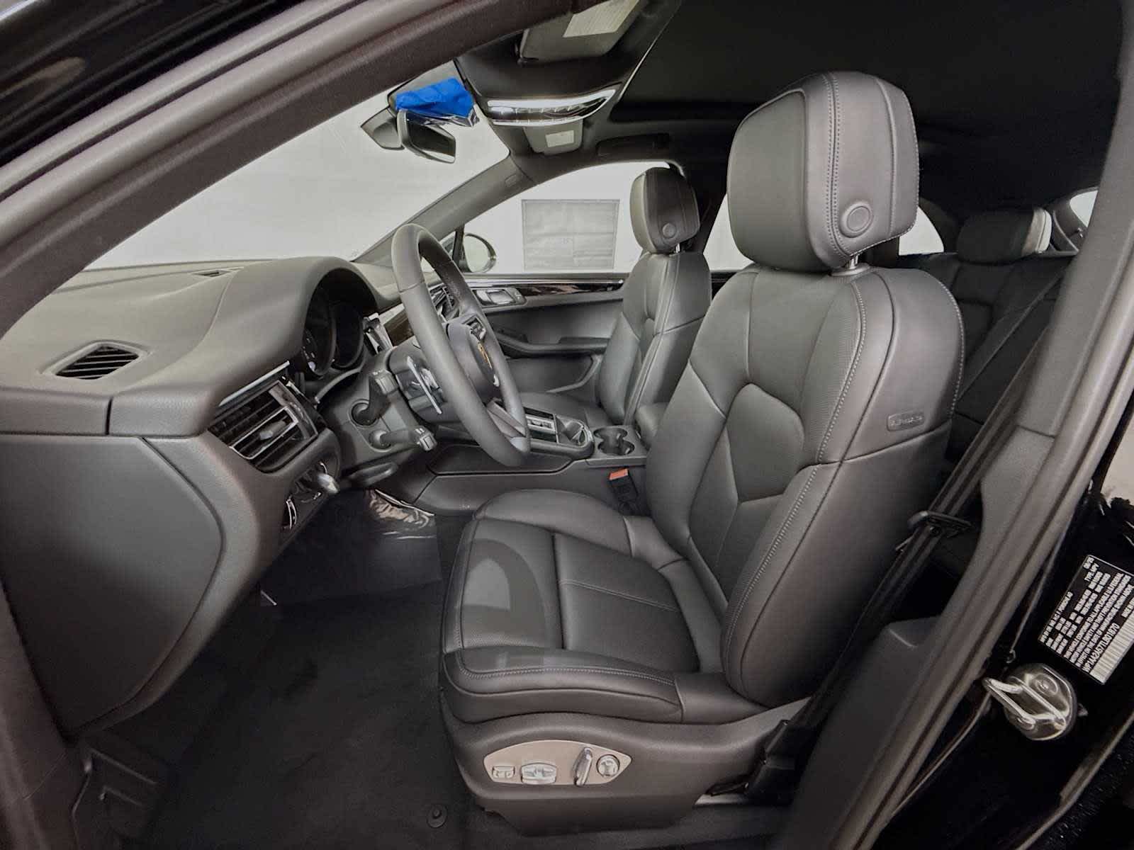 Thumbnail: 2026 Porsche Macan - 5