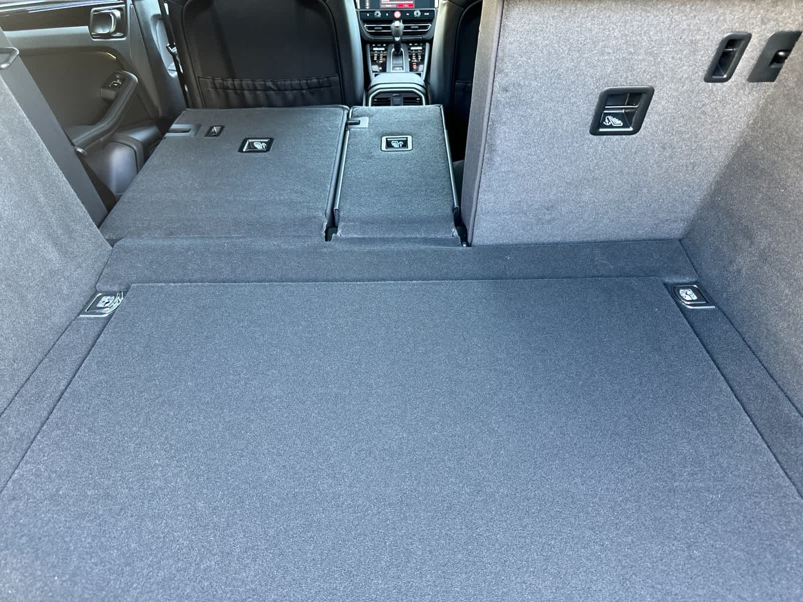 Thumbnail: 2026 Porsche Macan - 16