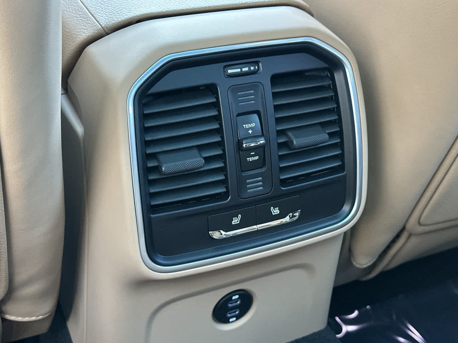 Thumbnail: 2026 Porsche Macan - 14