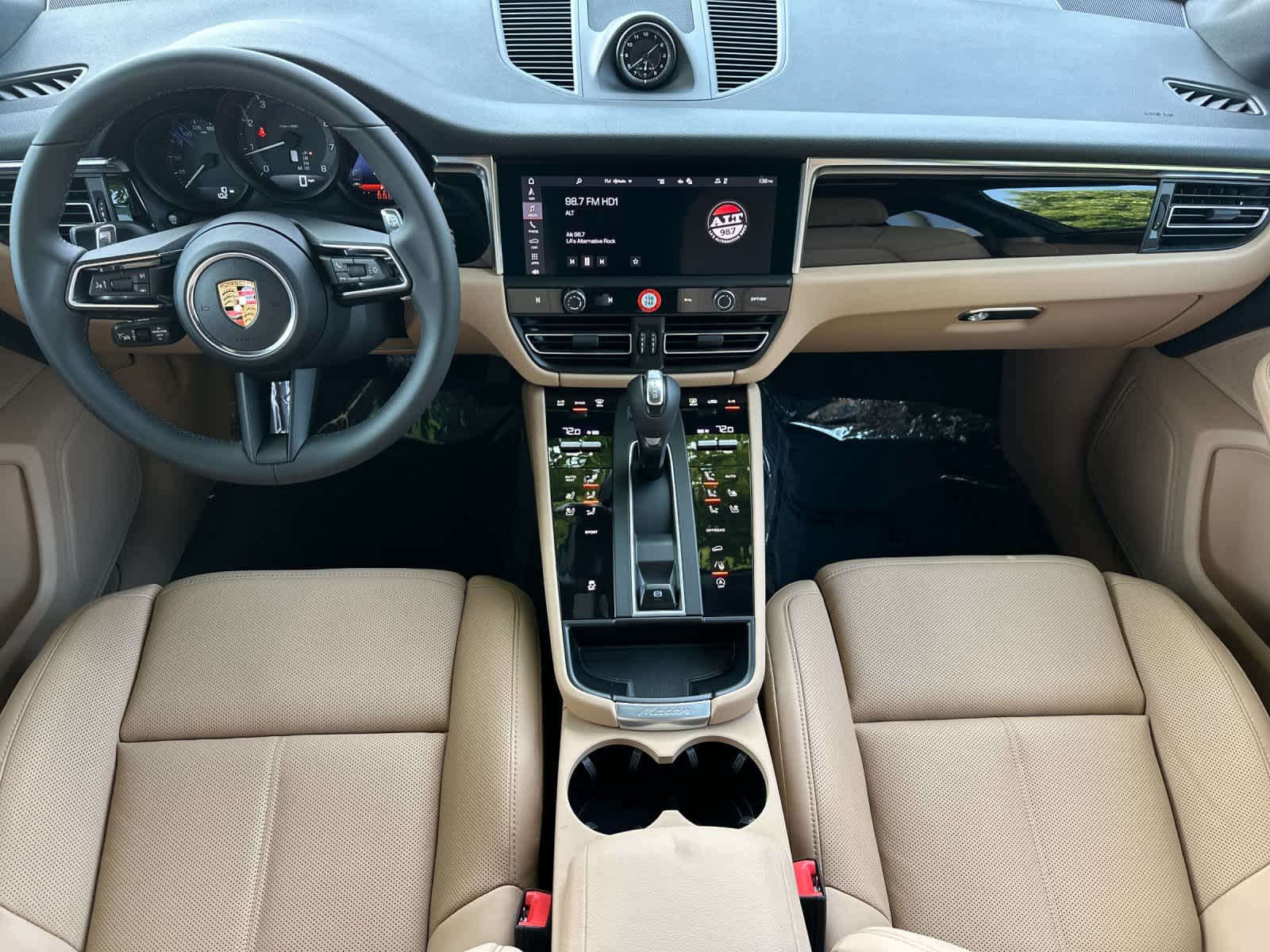 Thumbnail: 2026 Porsche Macan - 6
