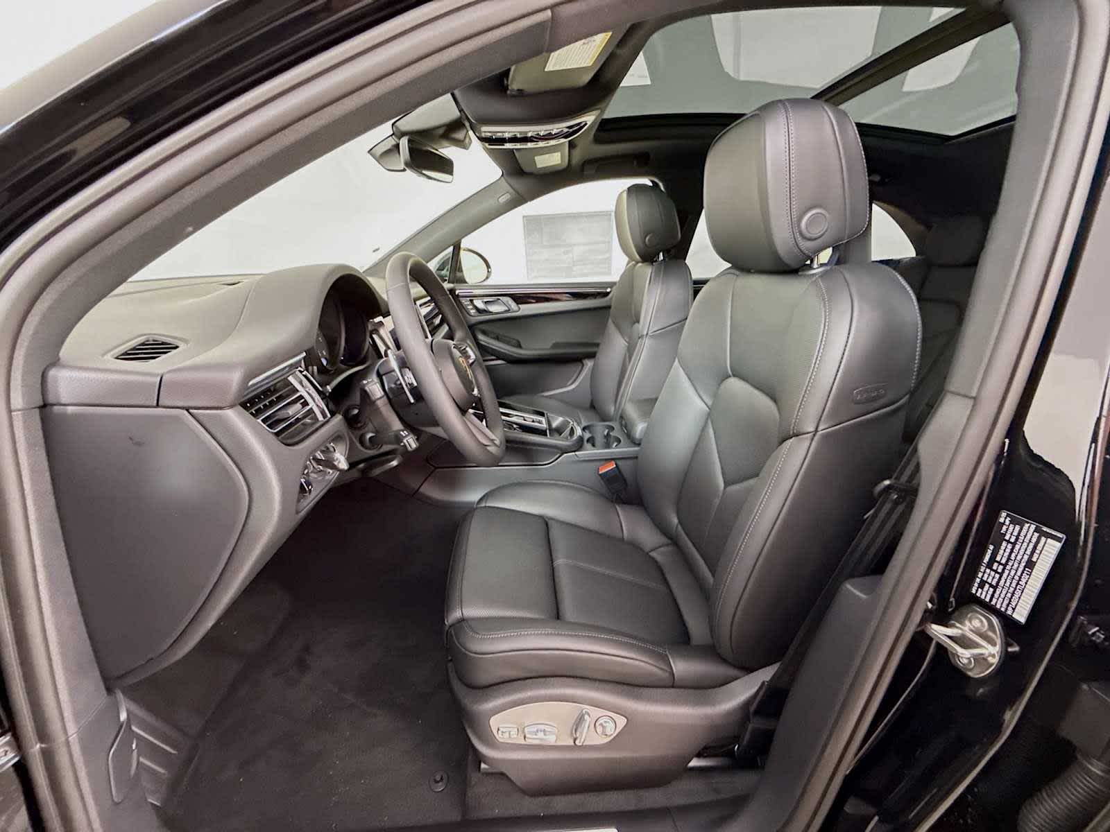 Thumbnail: 2026 Porsche Macan - 5