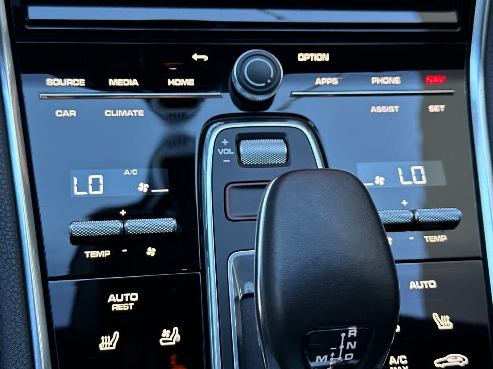 Thumbnail: 2021 Porsche Panamera - 23