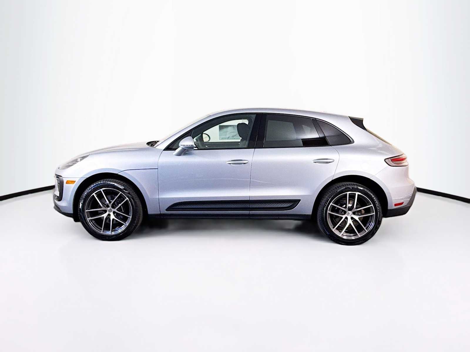 Thumbnail: 2026 Porsche Macan - 2