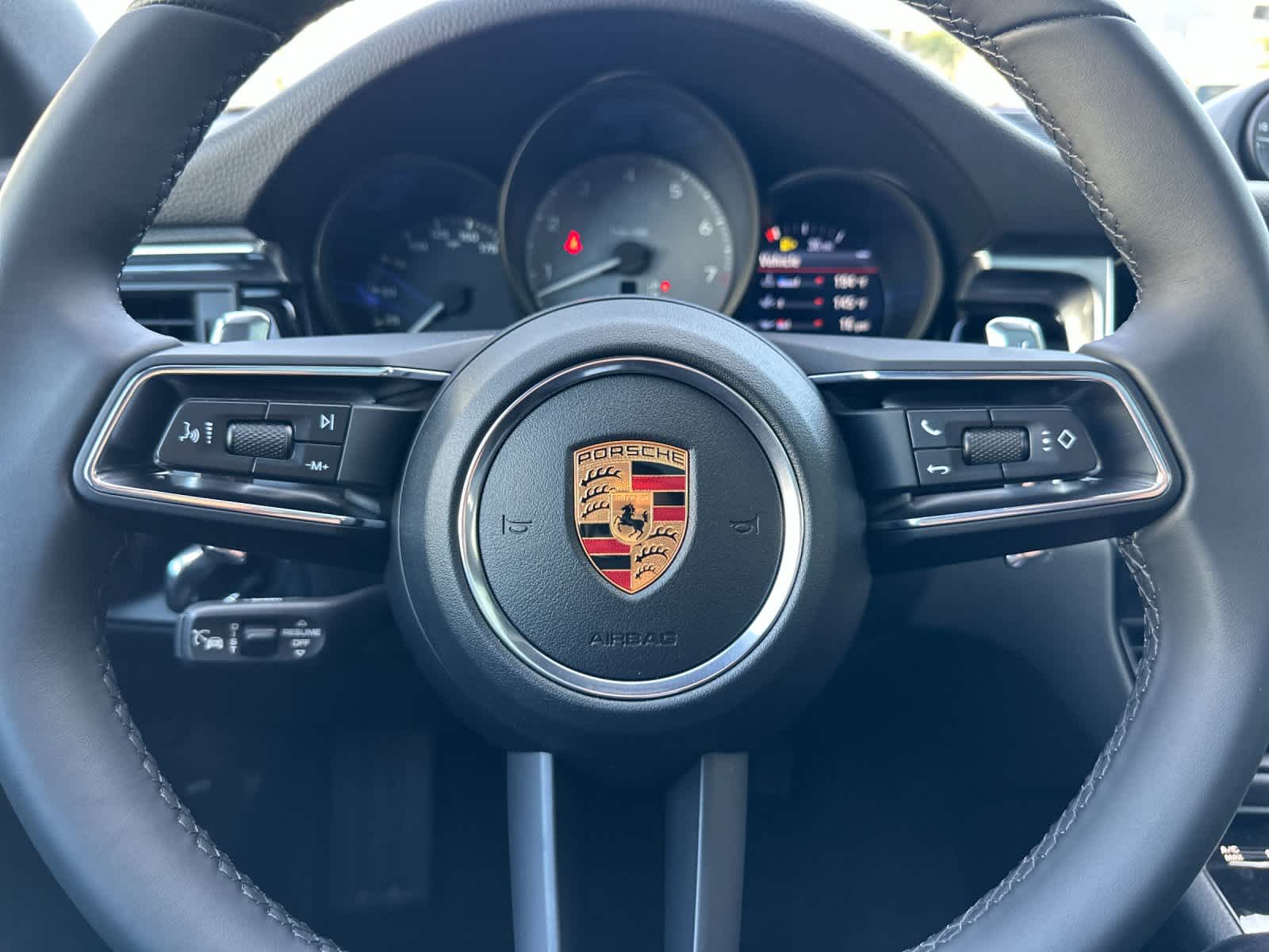 Thumbnail: 2026 Porsche Macan - 26