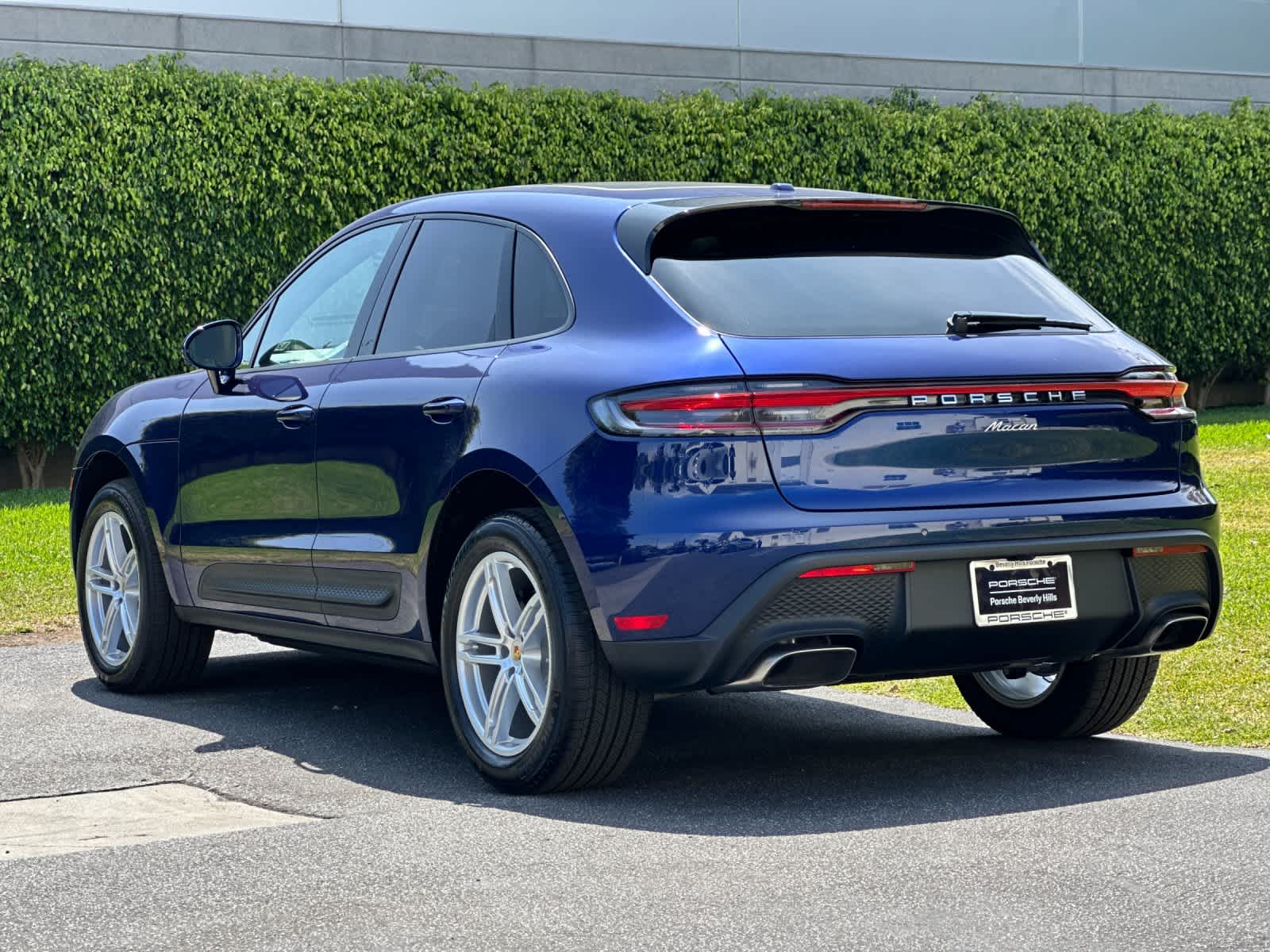 Thumbnail: 2025 Porsche Macan - 2
