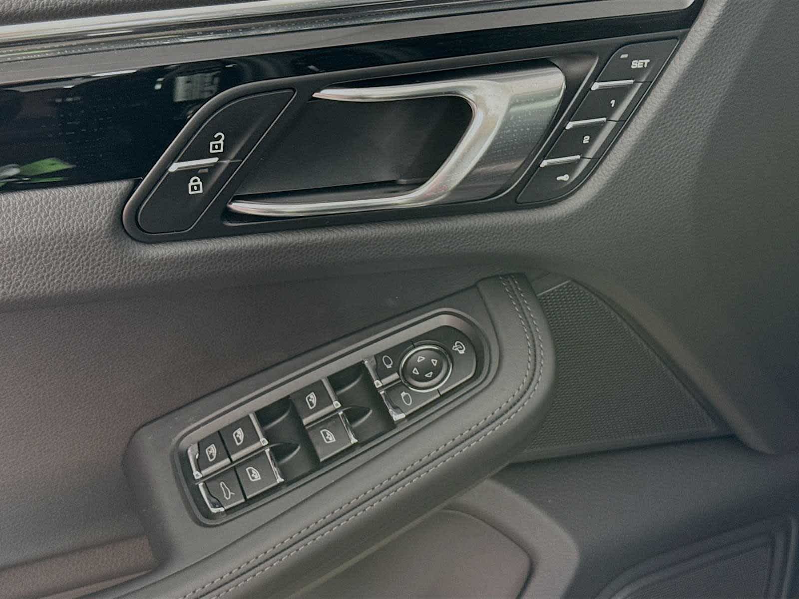 Thumbnail: 2026 Porsche Macan - 14