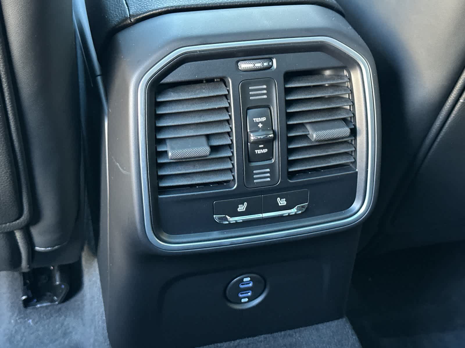 Thumbnail: 2026 Porsche Macan - 14