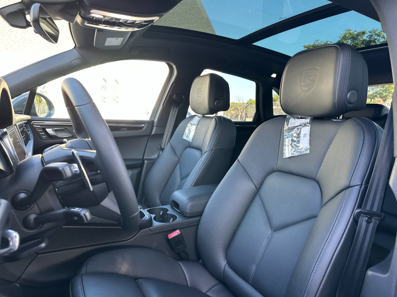 Thumbnail: 2026 Porsche Macan - 5