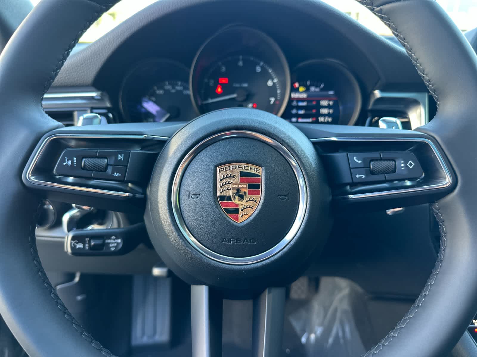 Thumbnail: 2026 Porsche Macan - 26