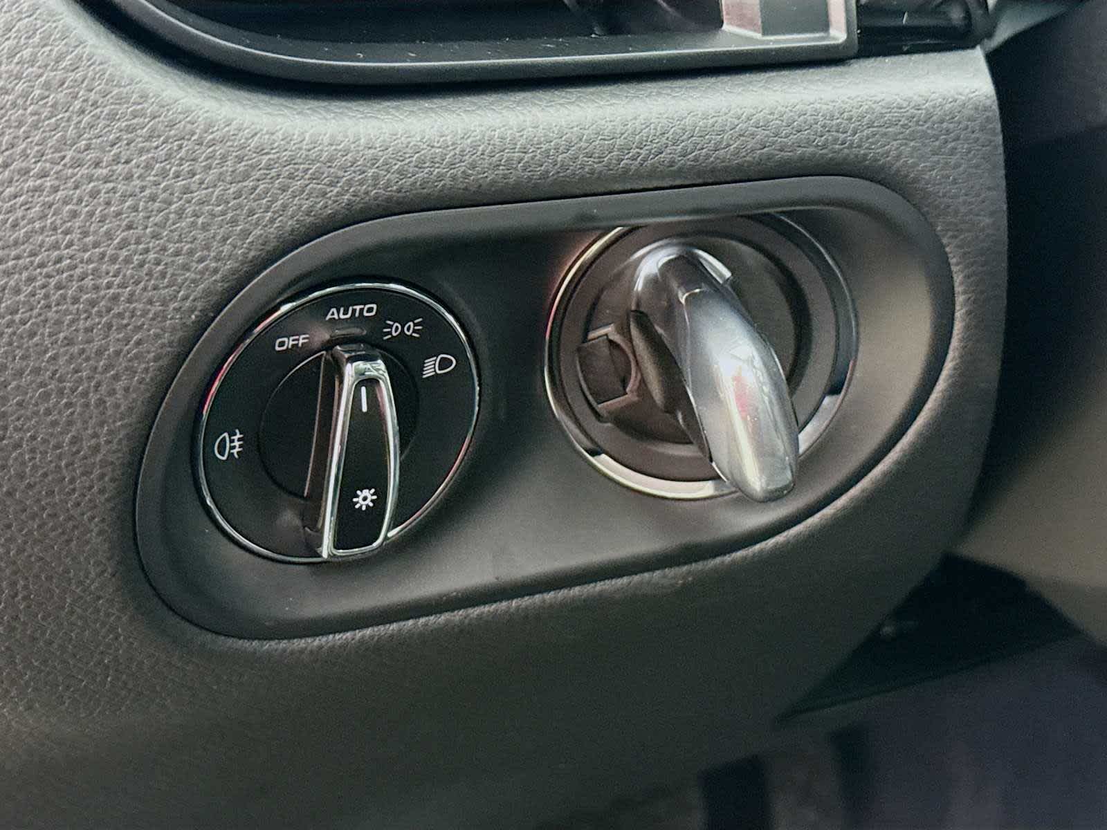 Thumbnail: 2026 Porsche Macan - 11