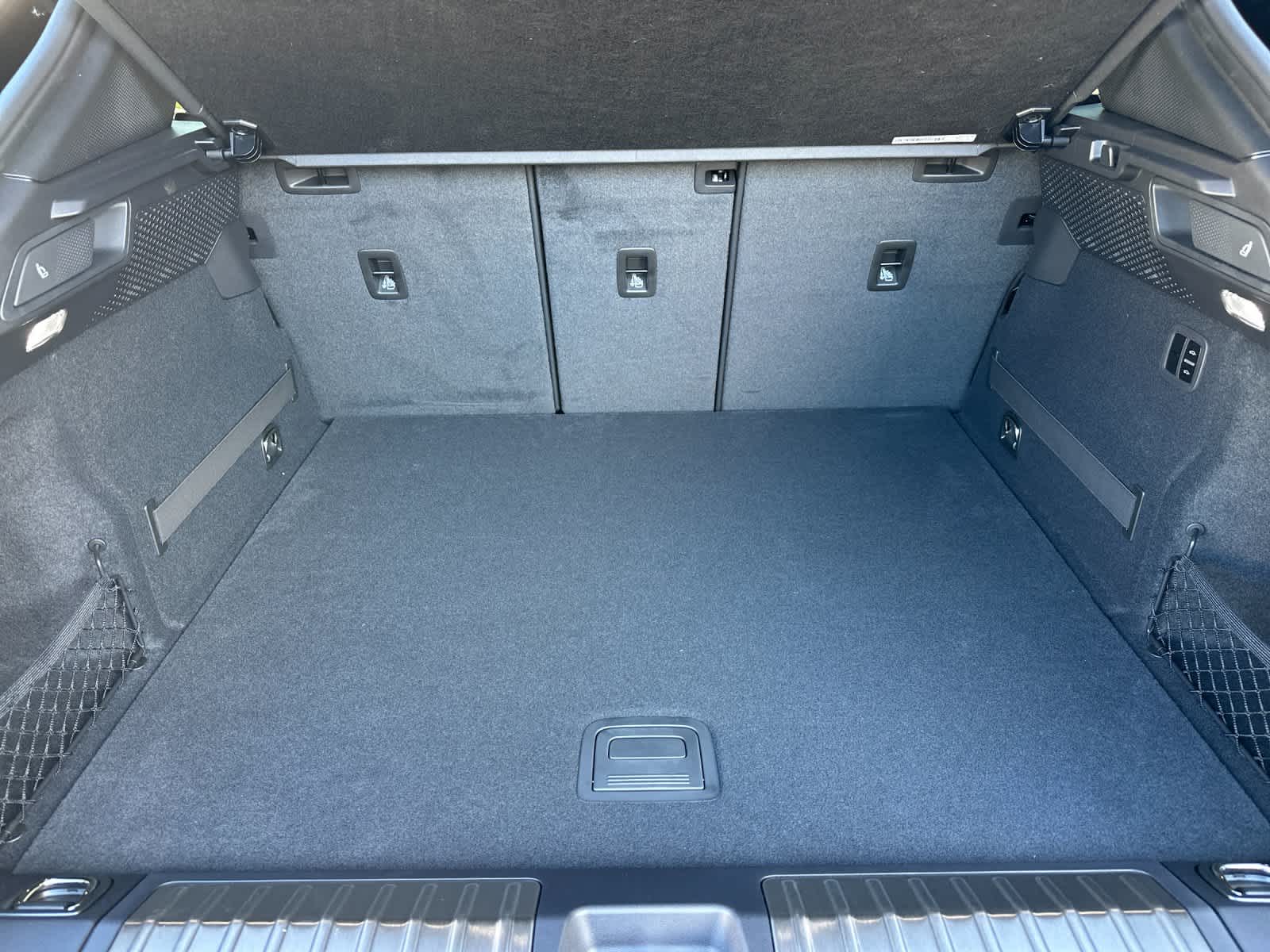 Thumbnail: 2026 Porsche Macan - 16