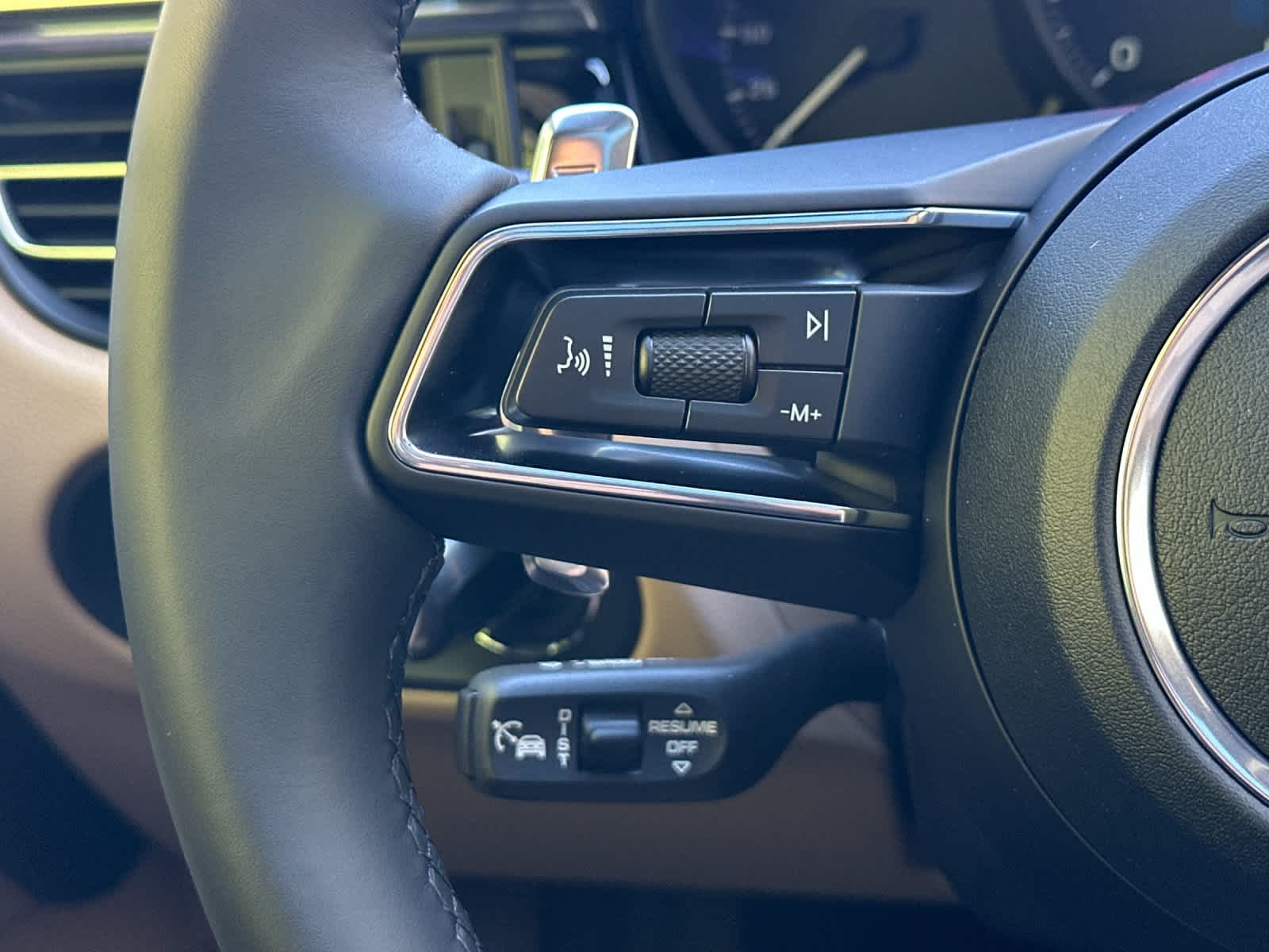 Thumbnail: 2026 Porsche Macan - 27