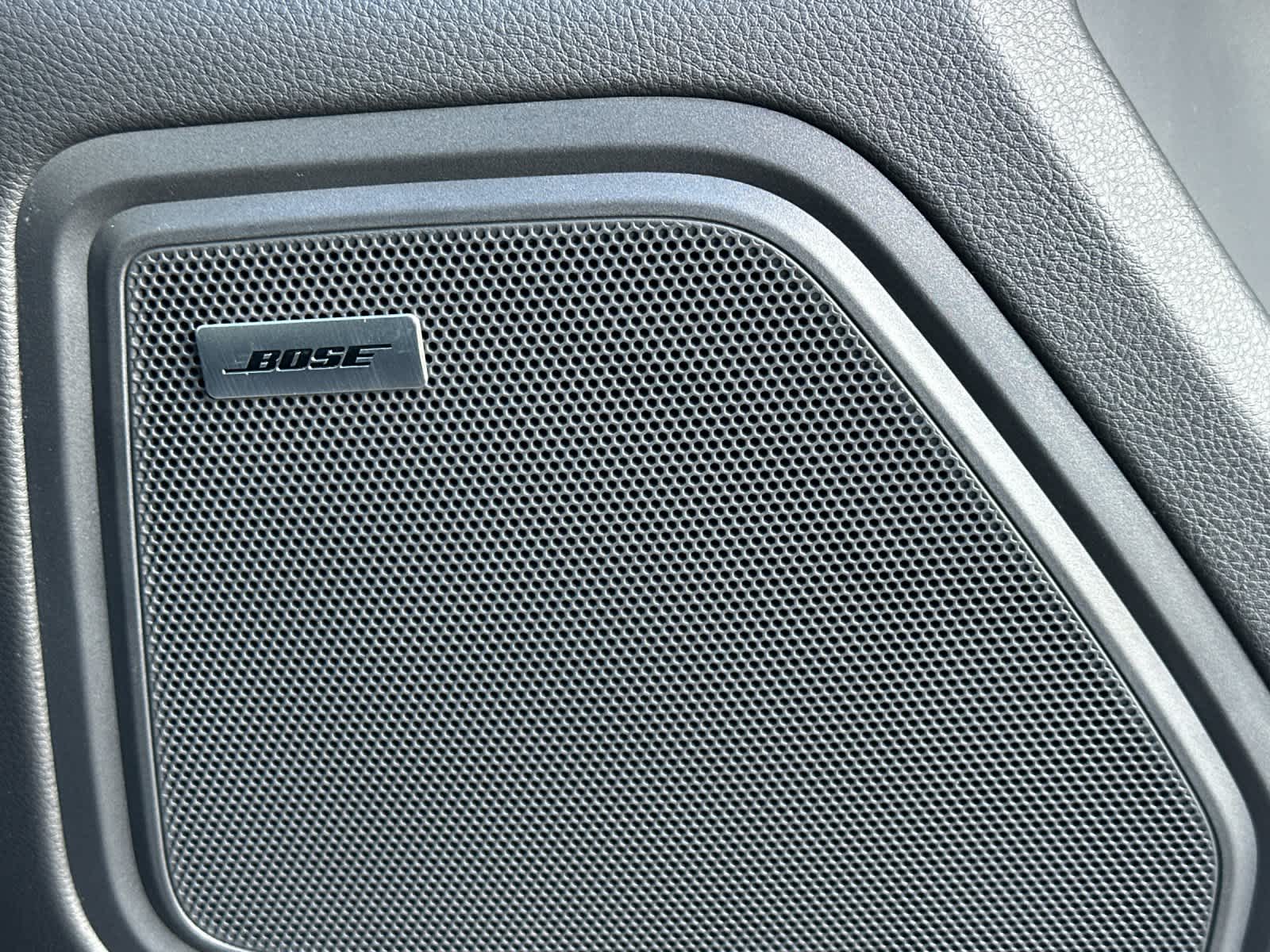 Thumbnail: 2026 Porsche Macan - 20