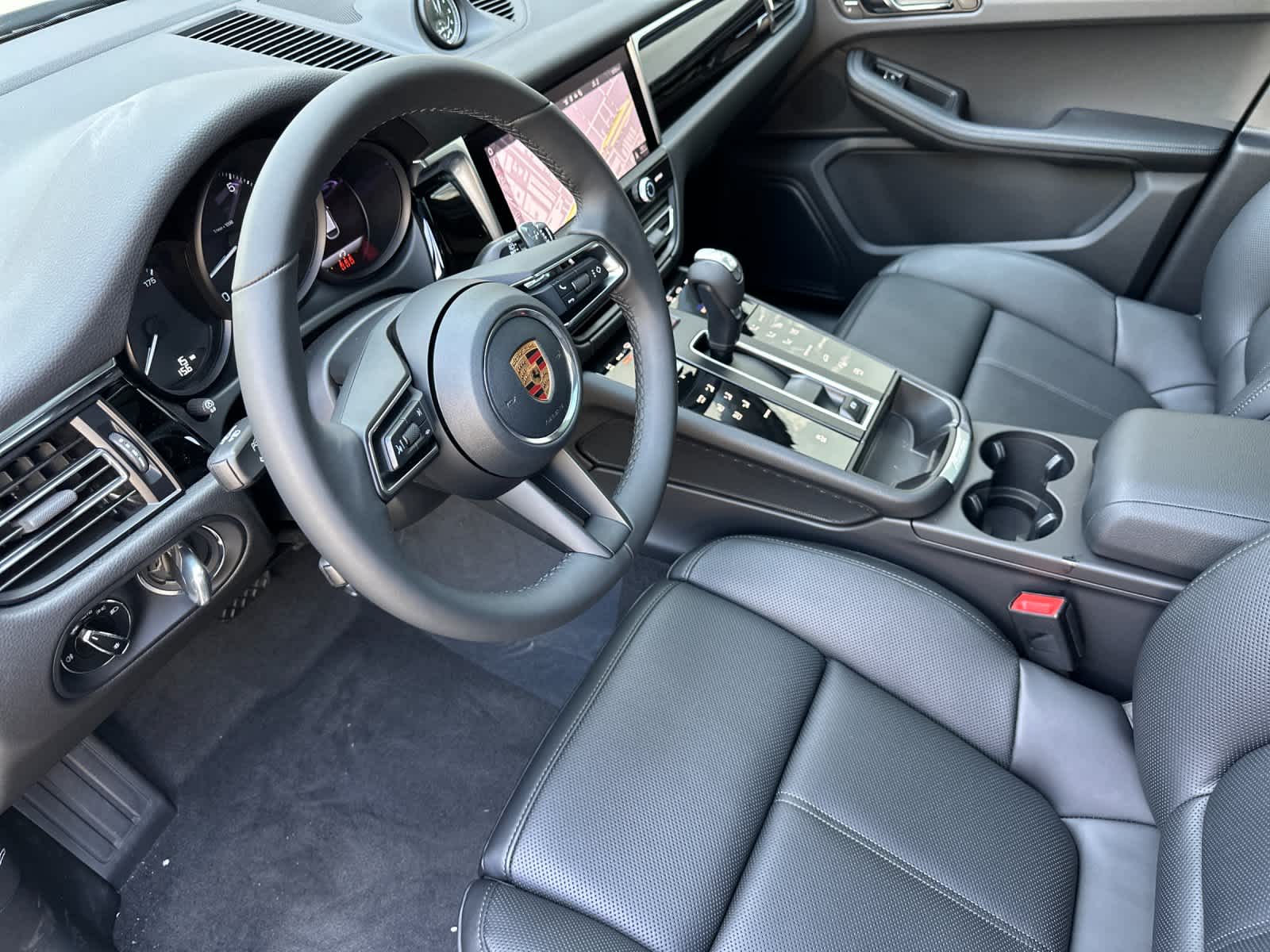 Thumbnail: 2026 Porsche Macan - 4