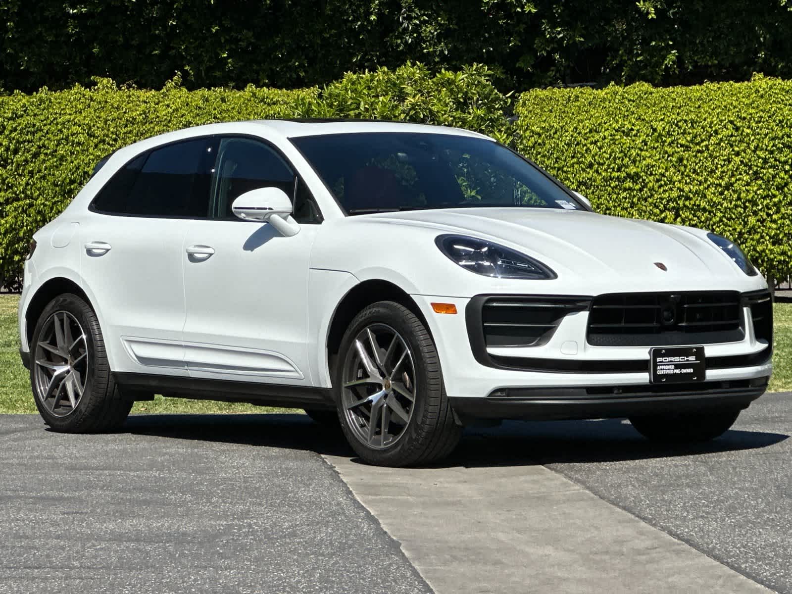 Thumbnail: 2025 Porsche Macan - 10