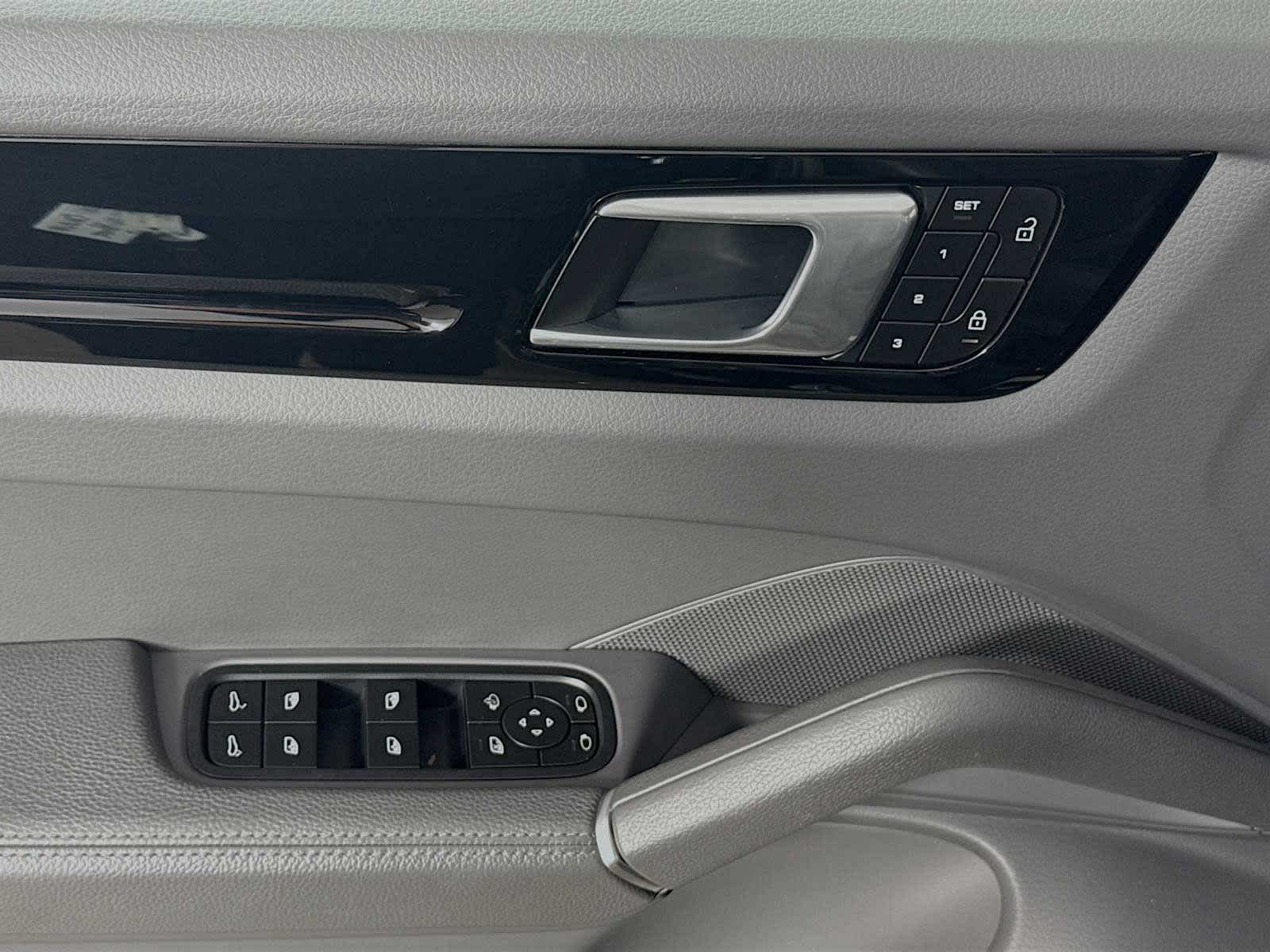 Thumbnail: 2022 Porsche Cayenne - 15