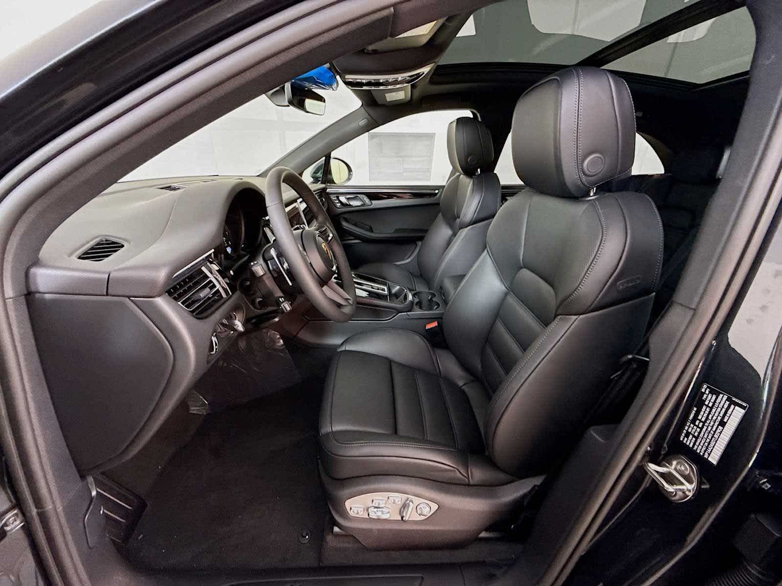 Thumbnail: 2026 Porsche Macan - 5