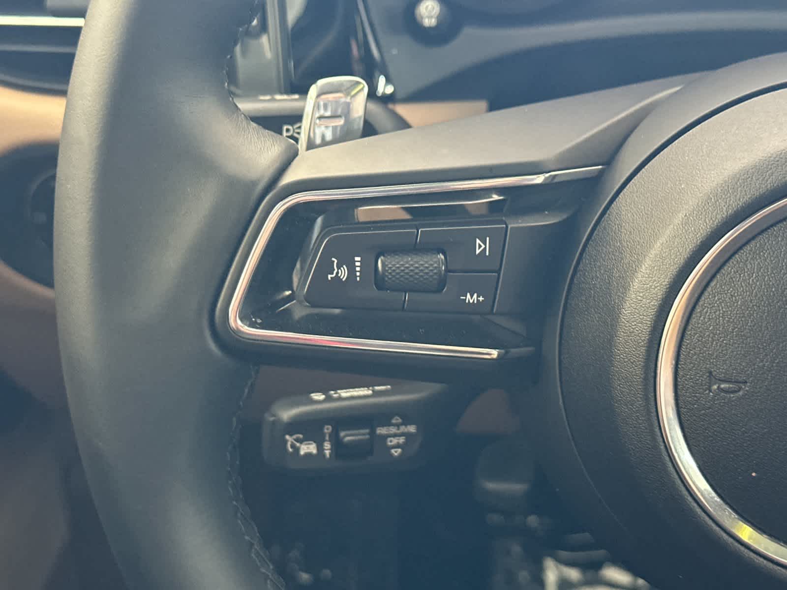 Thumbnail: 2025 Porsche Macan - 26