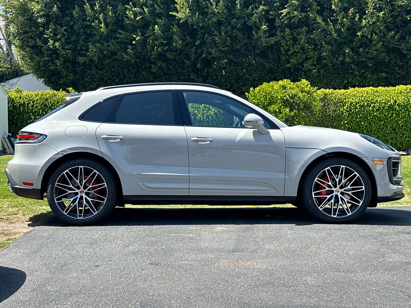 Thumbnail: 2026 Porsche Macan - 9