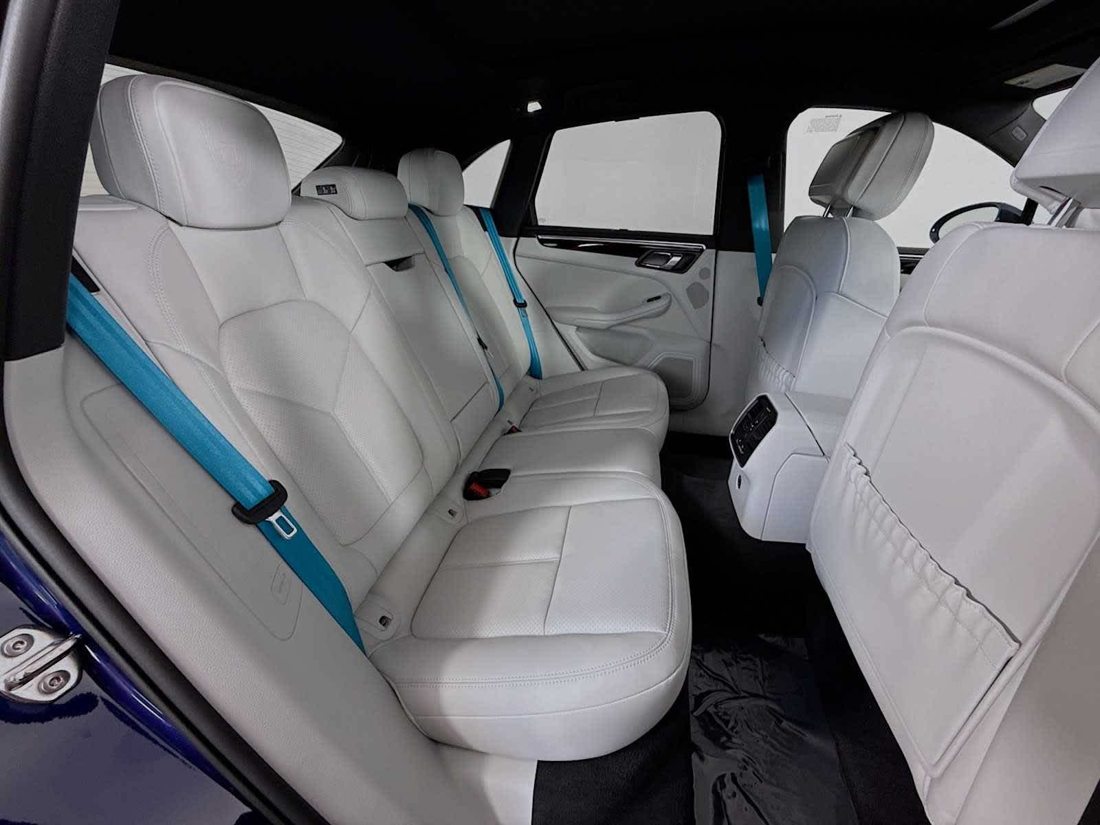 Thumbnail: 2026 Porsche Macan - 20