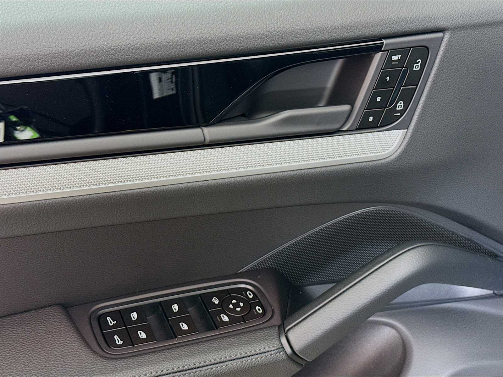 Thumbnail: 2026 Porsche Cayenne - 14