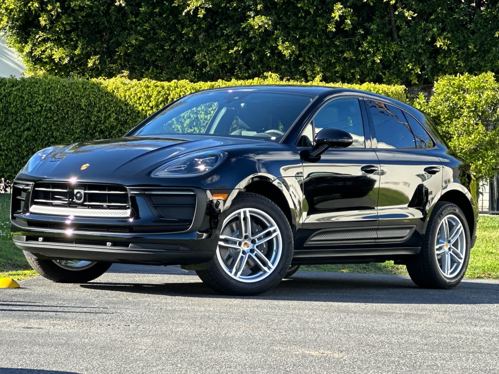 Thumbnail: 2026 Porsche Macan - 1