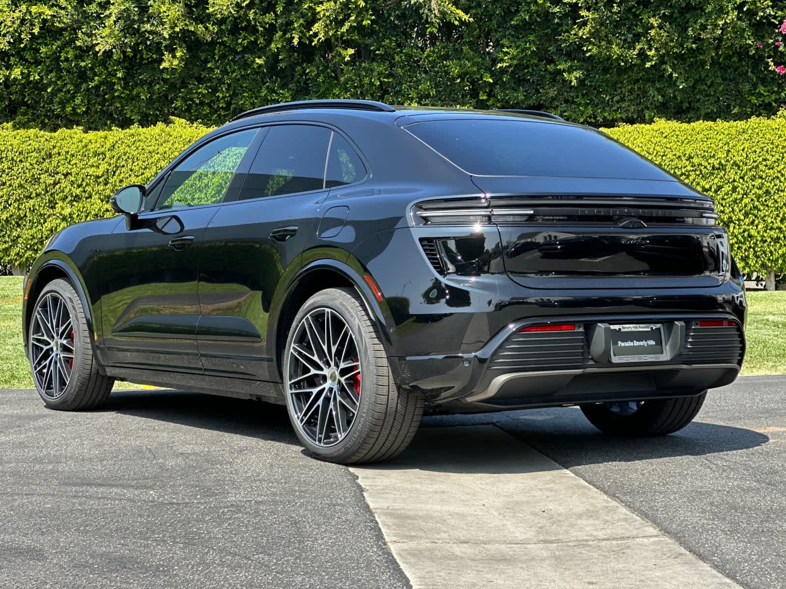 Thumbnail: 2026 Porsche Macan - 3