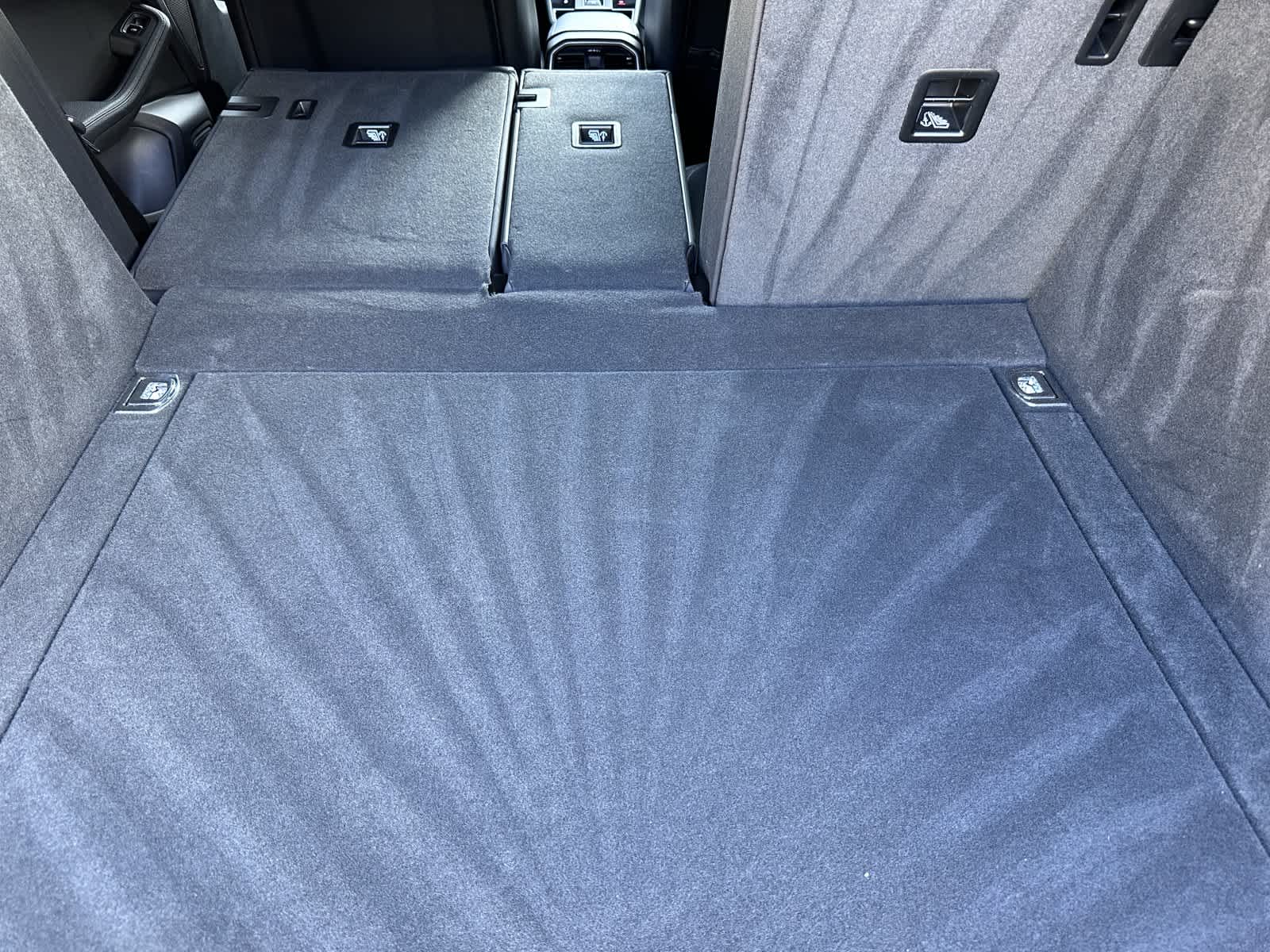 Thumbnail: 2025 Porsche Macan - 16