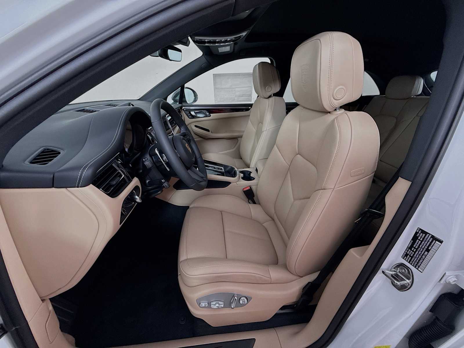 Thumbnail: 2026 Porsche Macan - 5