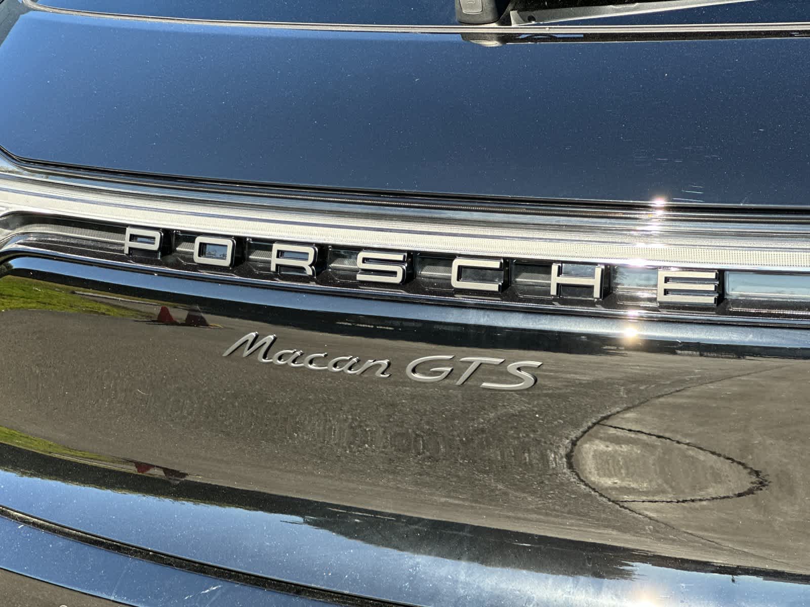 Thumbnail: 2026 Porsche Macan - 32