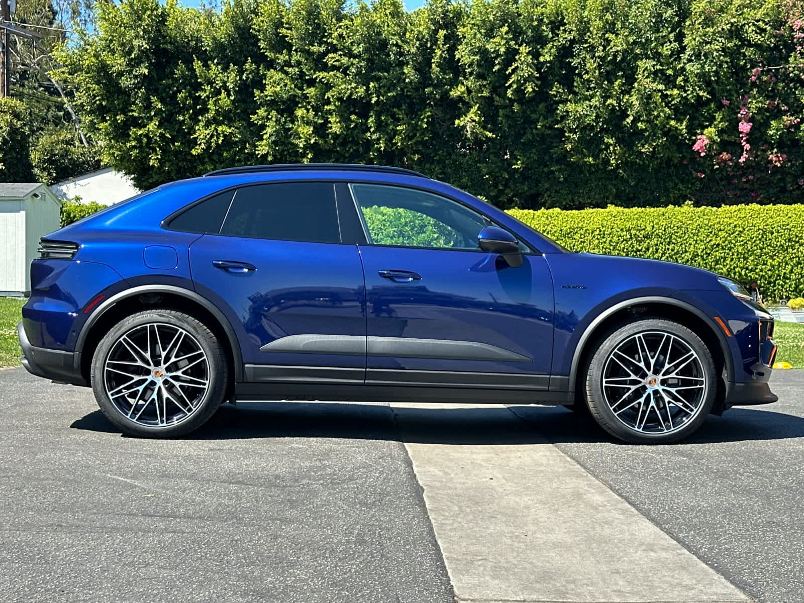 Thumbnail: 2026 Porsche Macan - 9