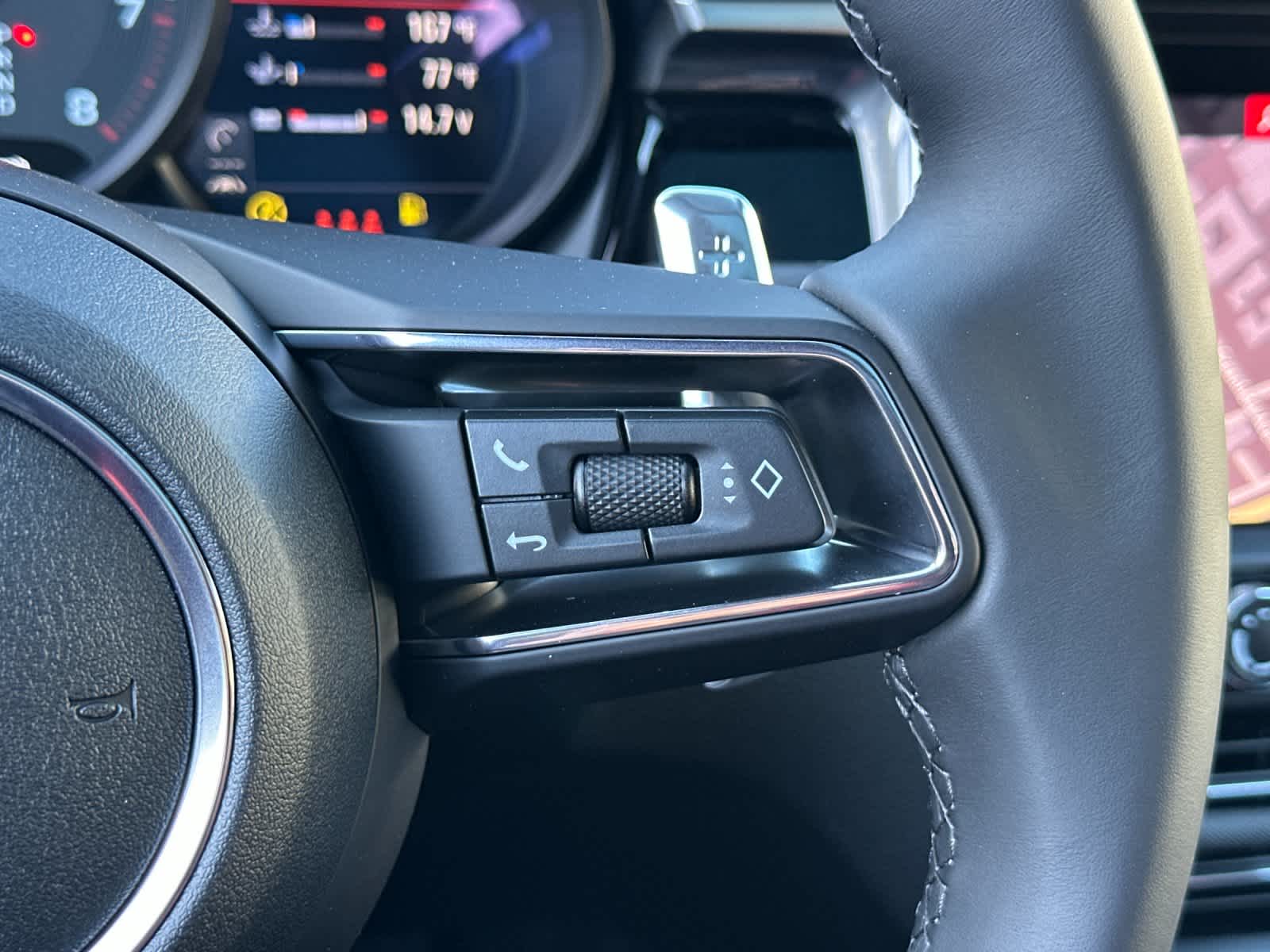 Thumbnail: 2026 Porsche Macan - 28