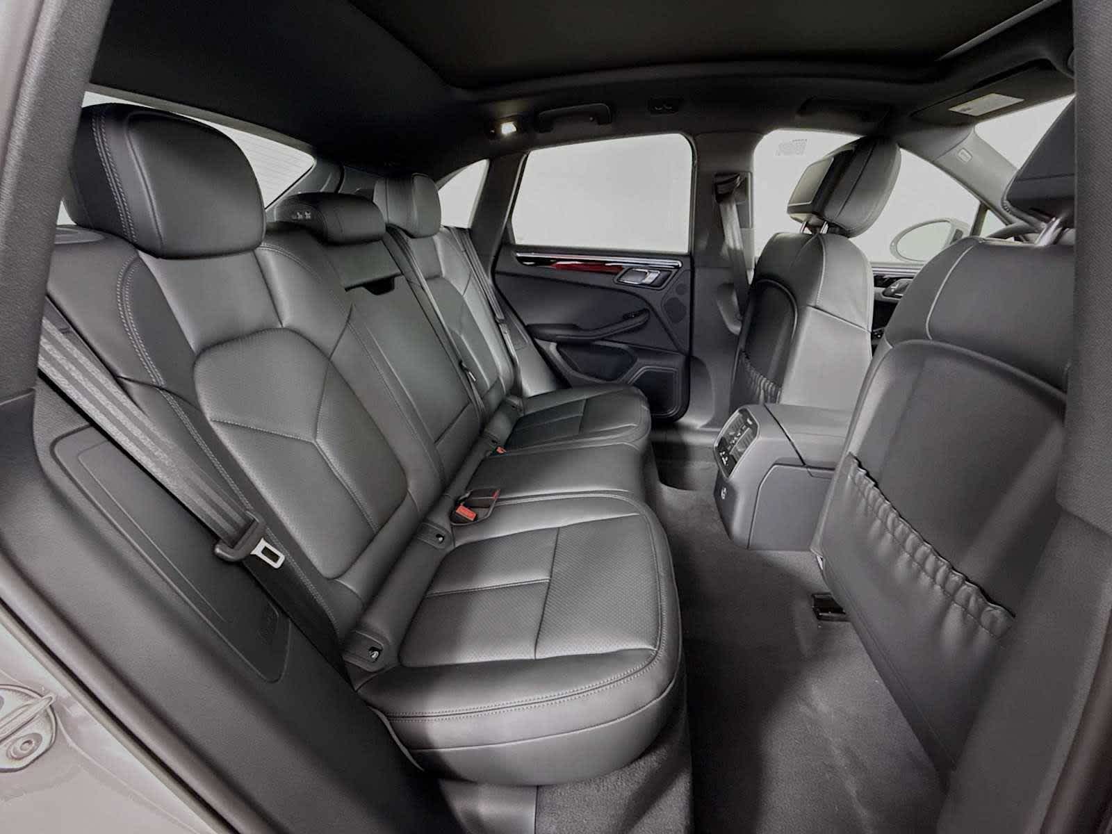 Thumbnail: 2026 Porsche Macan - 20