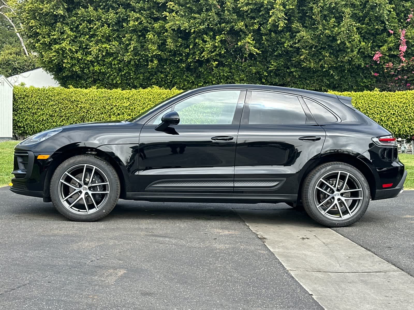 Thumbnail: 2026 Porsche Macan - 2