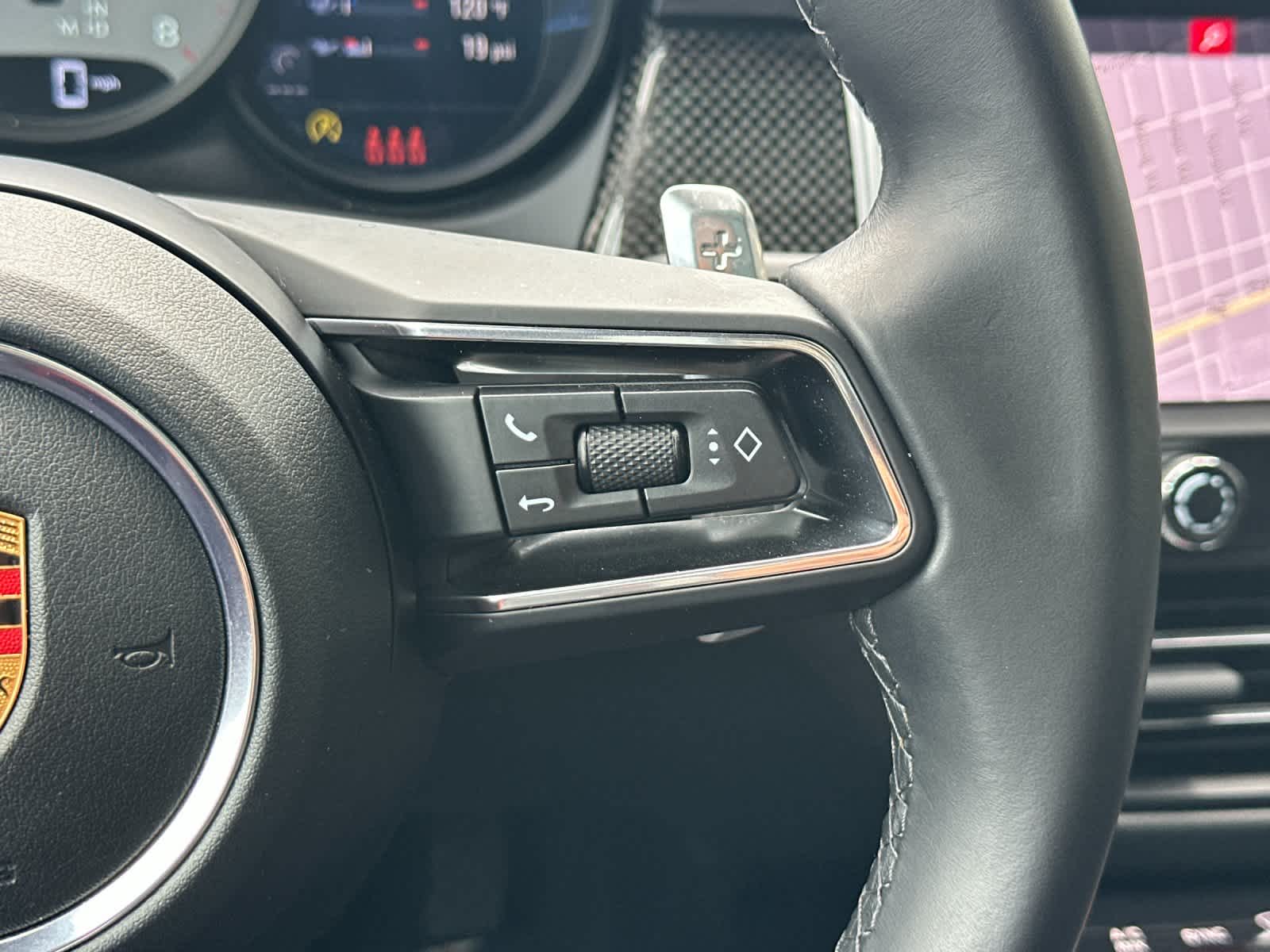 Thumbnail: 2022 Porsche Macan - 28