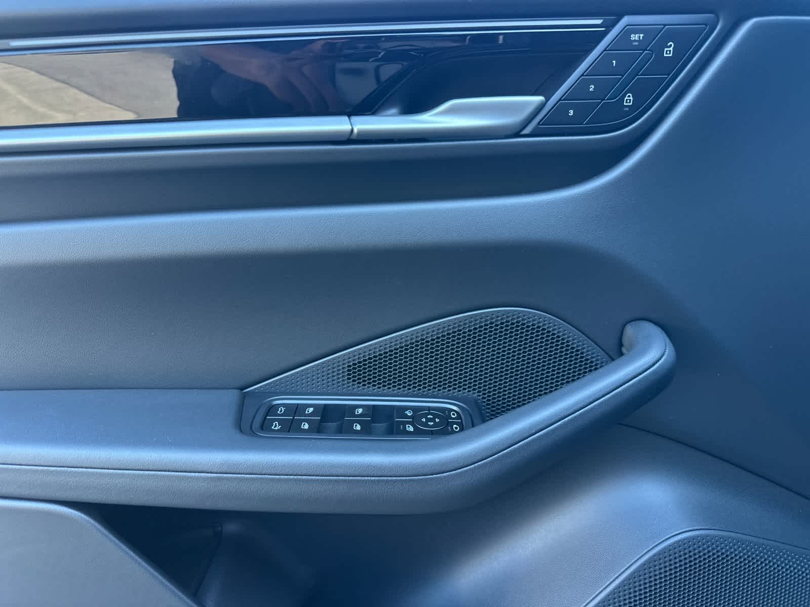 Thumbnail: 2026 Porsche Macan - 12