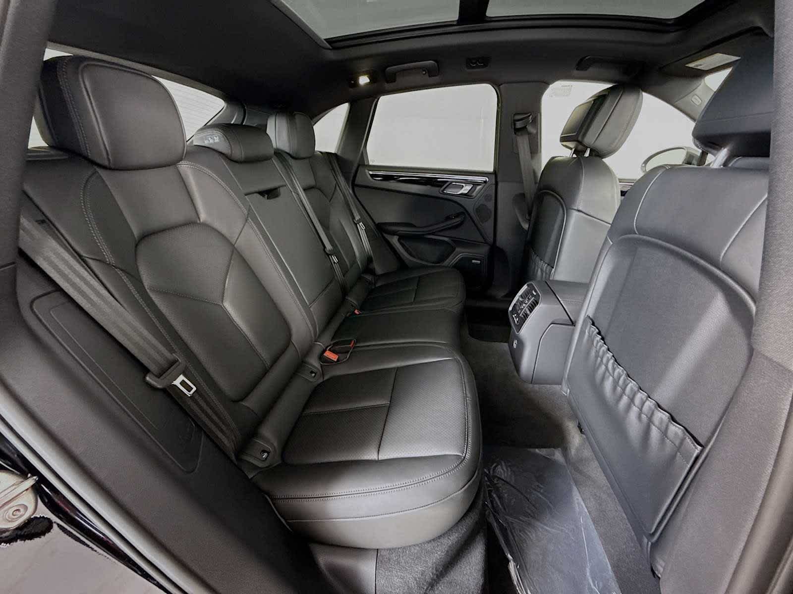 Thumbnail: 2026 Porsche Macan - 20