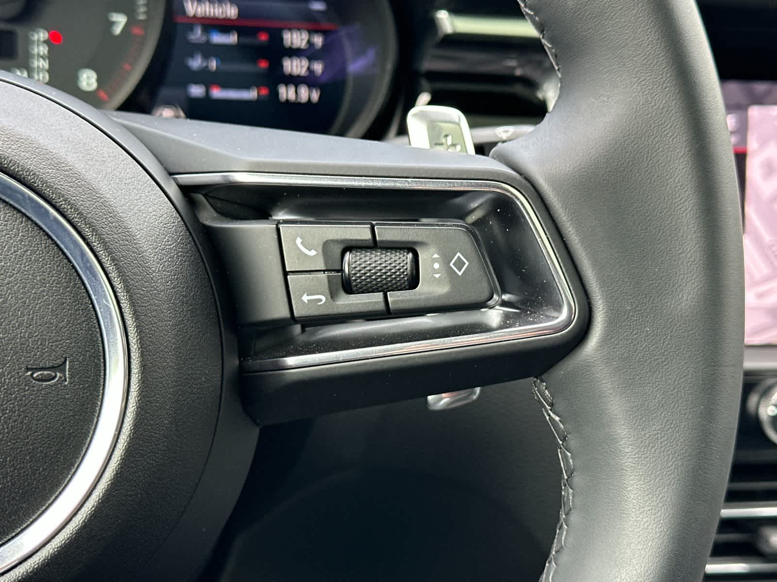 Thumbnail: 2025 Porsche Macan - 28