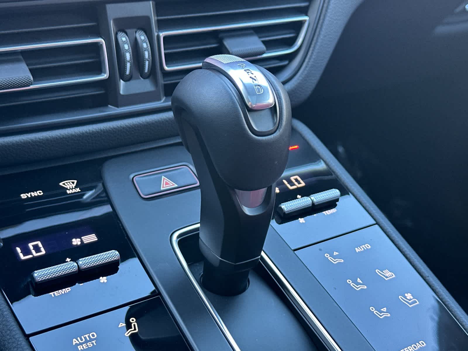 Thumbnail: 2025 Porsche Macan - 25