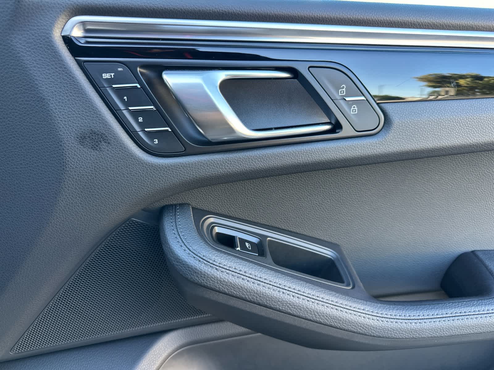 Thumbnail: 2023 Porsche Macan - 19