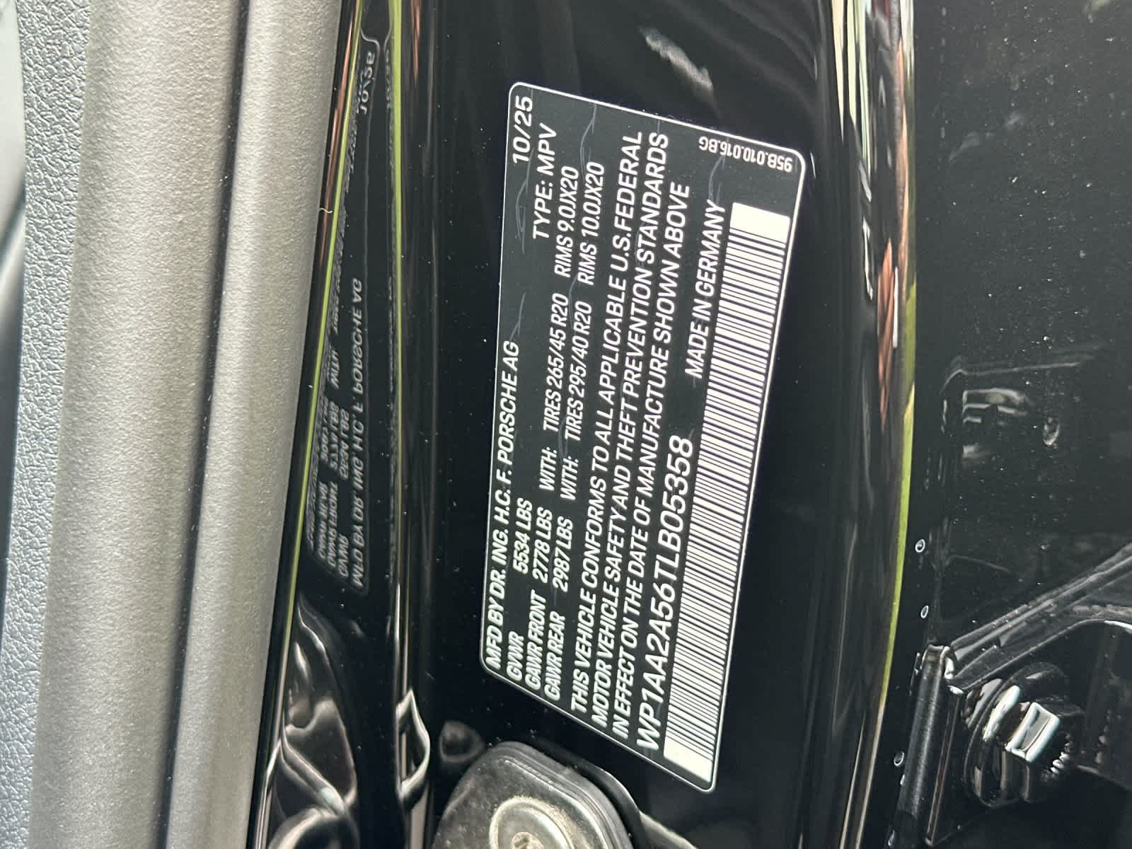 Thumbnail: 2026 Porsche Macan - 32