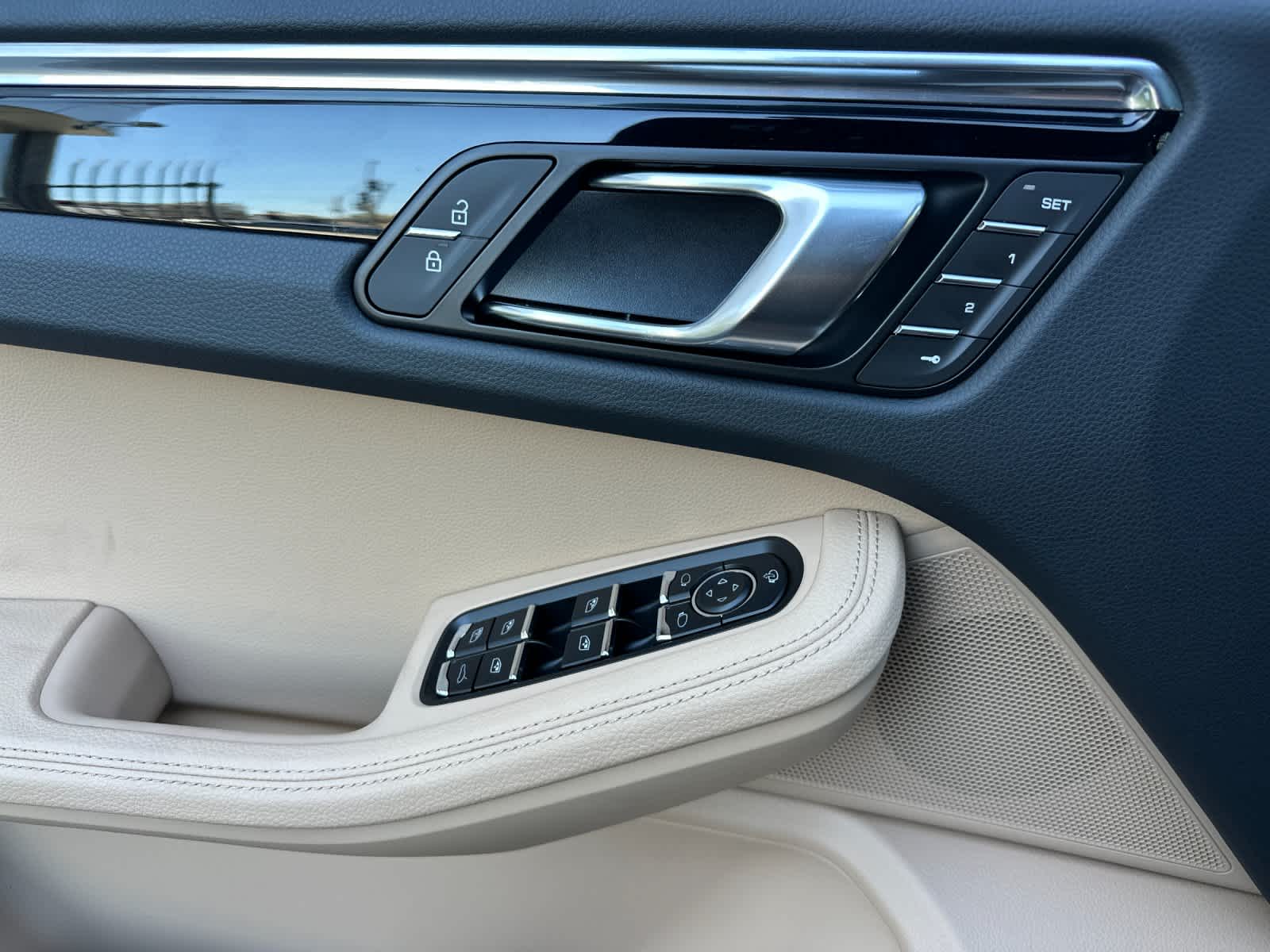 Thumbnail: 2026 Porsche Macan - 12