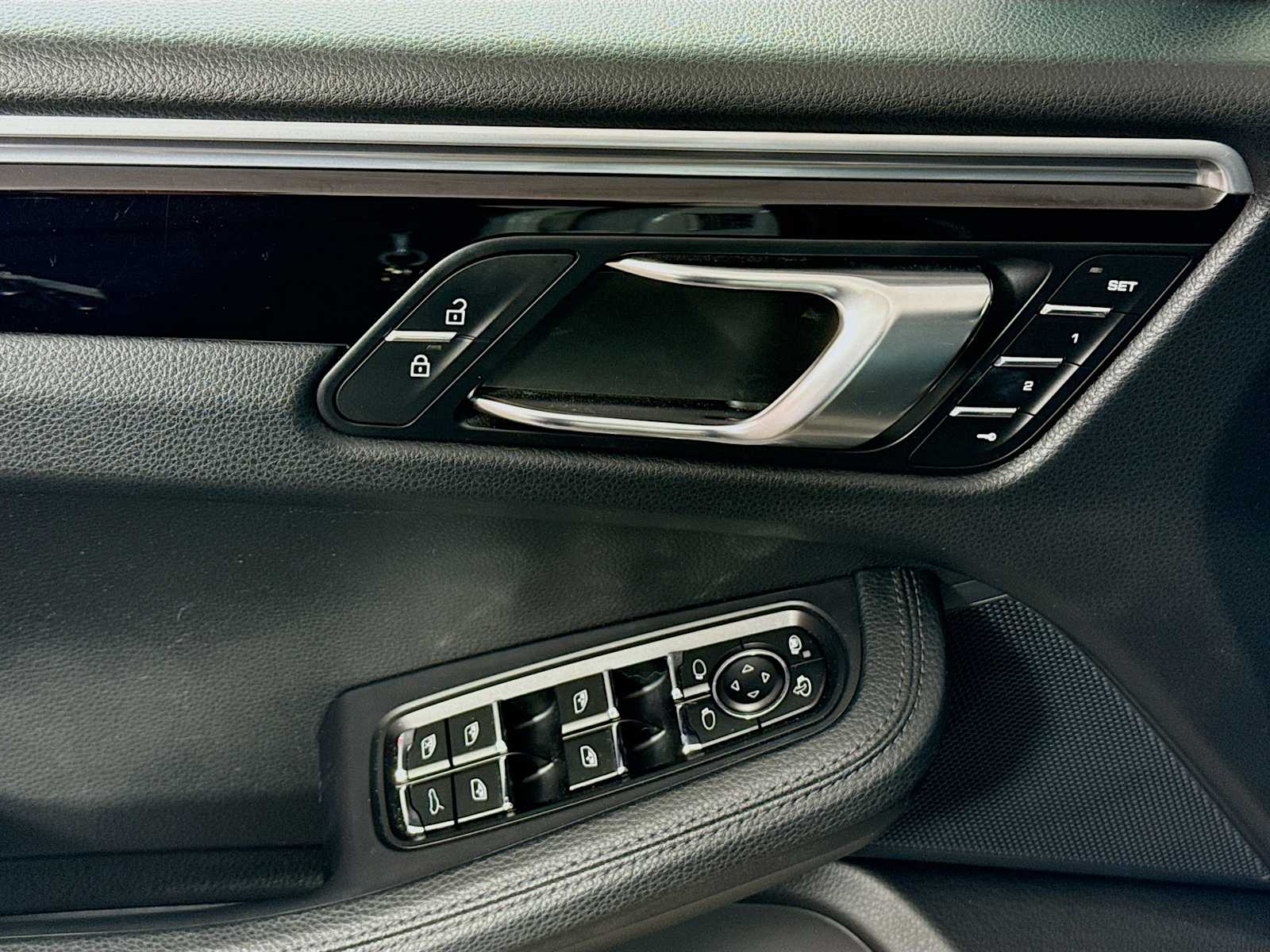 Thumbnail: 2021 Porsche Macan - 15