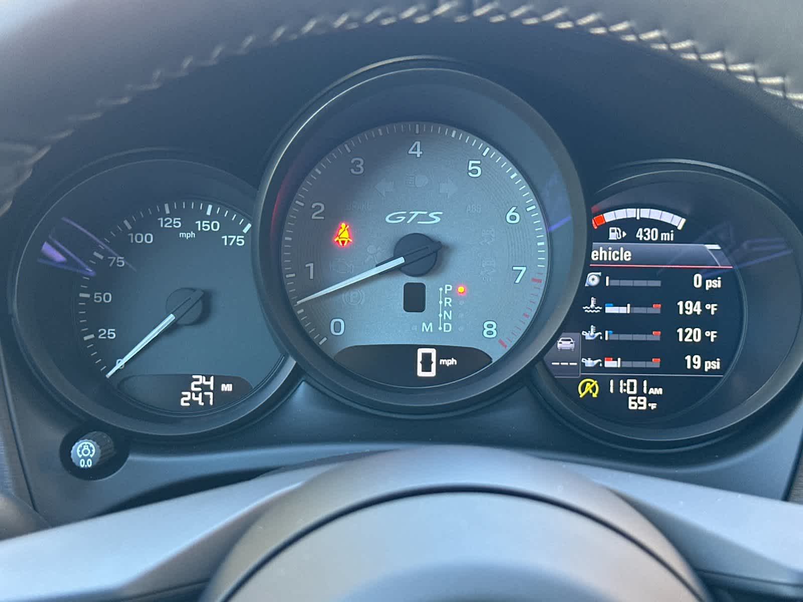 Thumbnail: 2026 Porsche Macan - 29