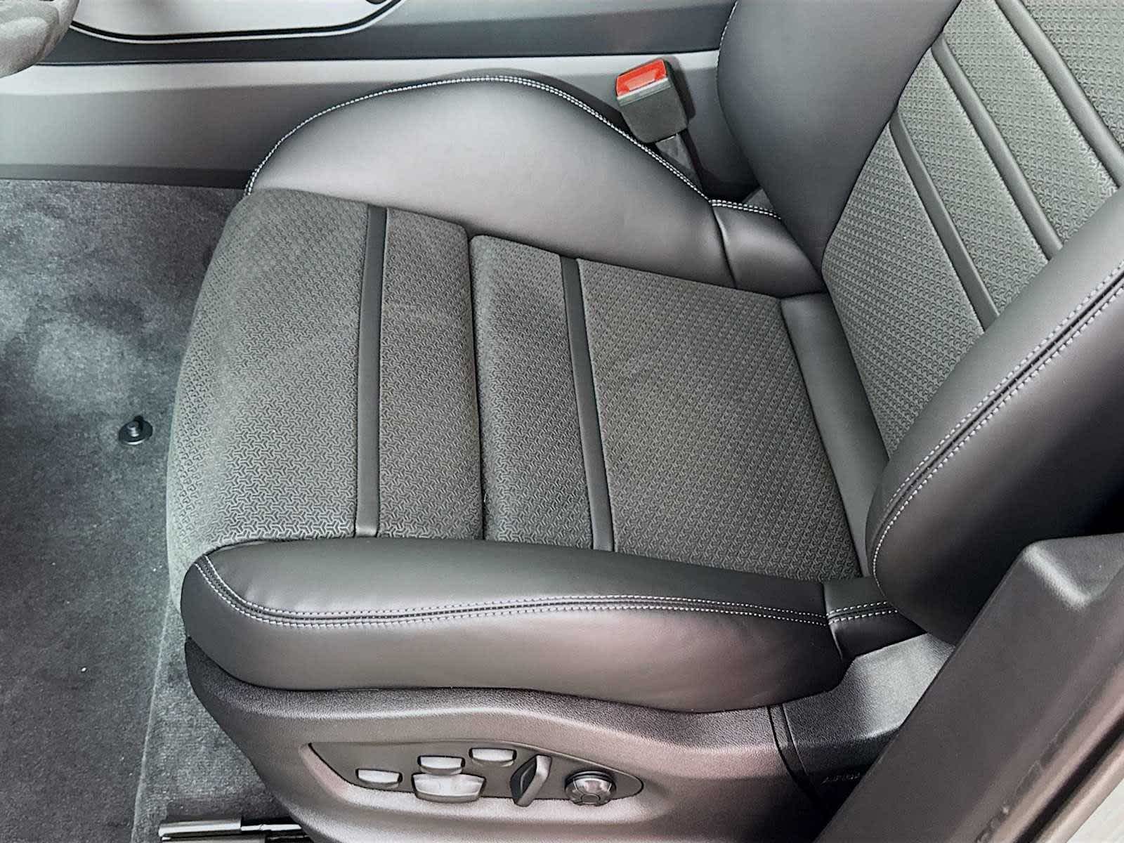 Thumbnail: 2026 Porsche Cayenne - 15